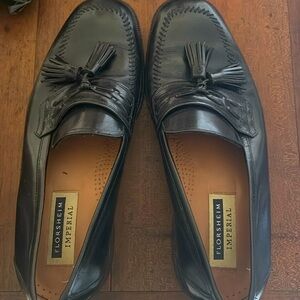 Black like new Florsheim Imperial men’s shoes.